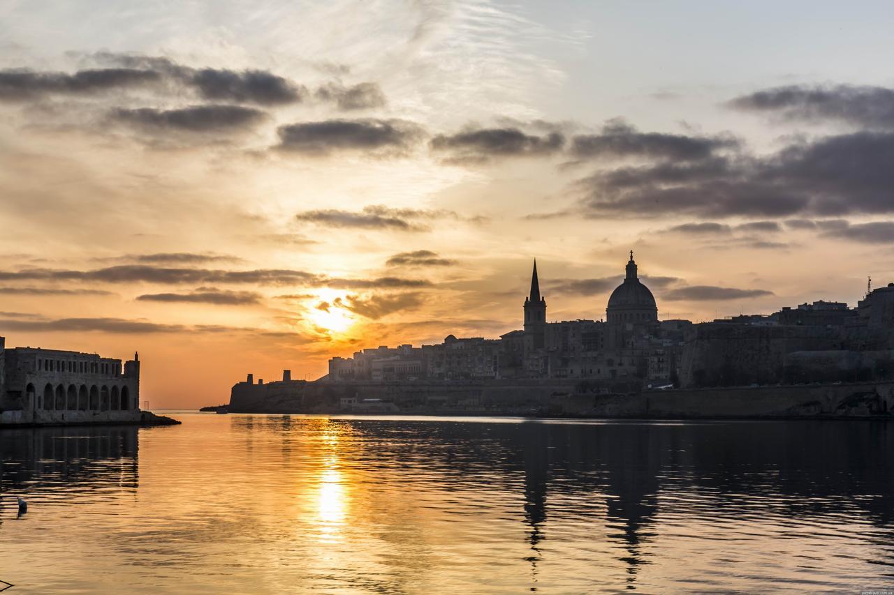 Marvellous Seafront Apartment Sliema Exteriör bild